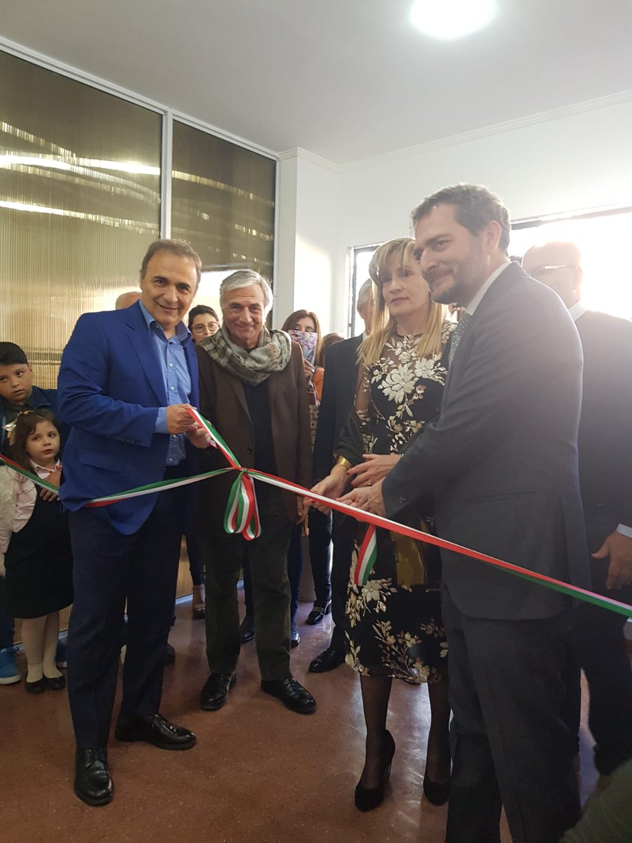 RicardoMerlo5's tweet photo. A trabajar para los italianos en el extranjero, incluso los domingos. Hoy inauguré el nuevo Vice Consulado en Merlo, provincia de Buenos Aires. En la foto conmigo el cónsul general Riccardo Smimmo, la corresponsal consular de Merlo, Adriana Dalla Chiusa y el senador Claudio Zin https://t.co/QaR3kRxgEM