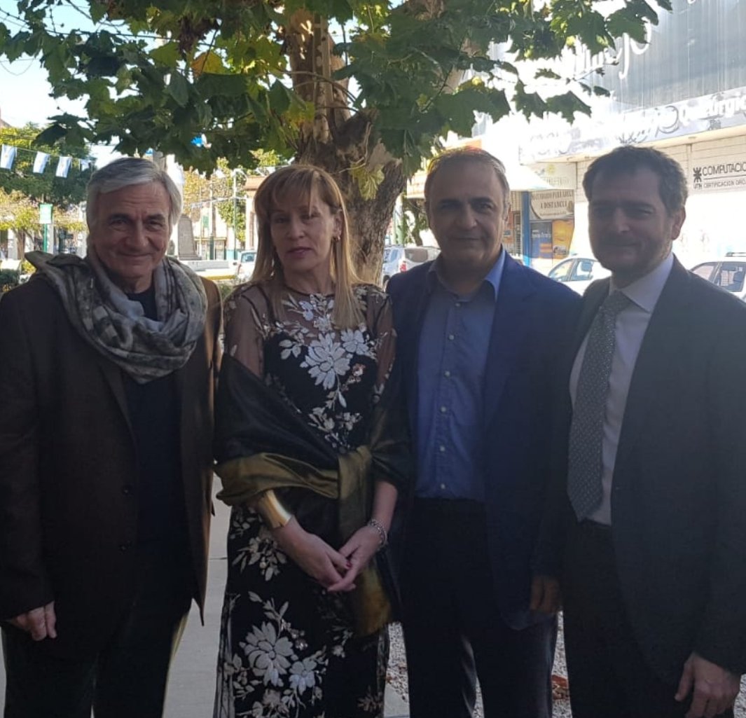 RicardoMerlo5's tweet photo. A trabajar para los italianos en el extranjero, incluso los domingos. Hoy inauguré el nuevo Vice Consulado en Merlo, provincia de Buenos Aires. En la foto conmigo el cónsul general Riccardo Smimmo, la corresponsal consular de Merlo, Adriana Dalla Chiusa y el senador Claudio Zin https://t.co/QaR3kRxgEM
