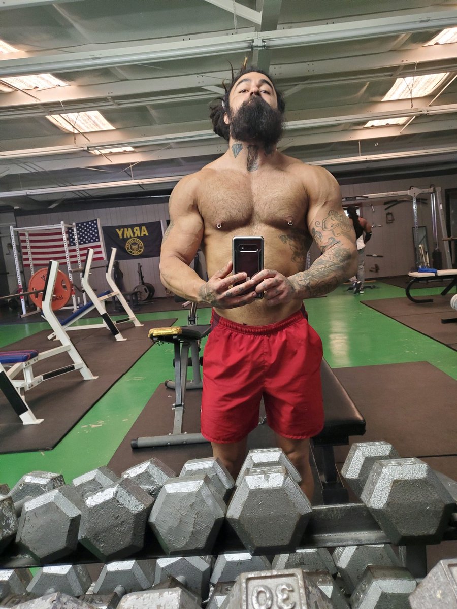 ironcovenantsc's tweet image. The Animal lives within, all you have to do is Open The Cage -Iron Covenant Gym #SundayMorning #Motivation #bodybuilding #gymlife #fitness #muscleandfitness #fitnesslifestyle #dreadhead #ironcovenantsc #strength