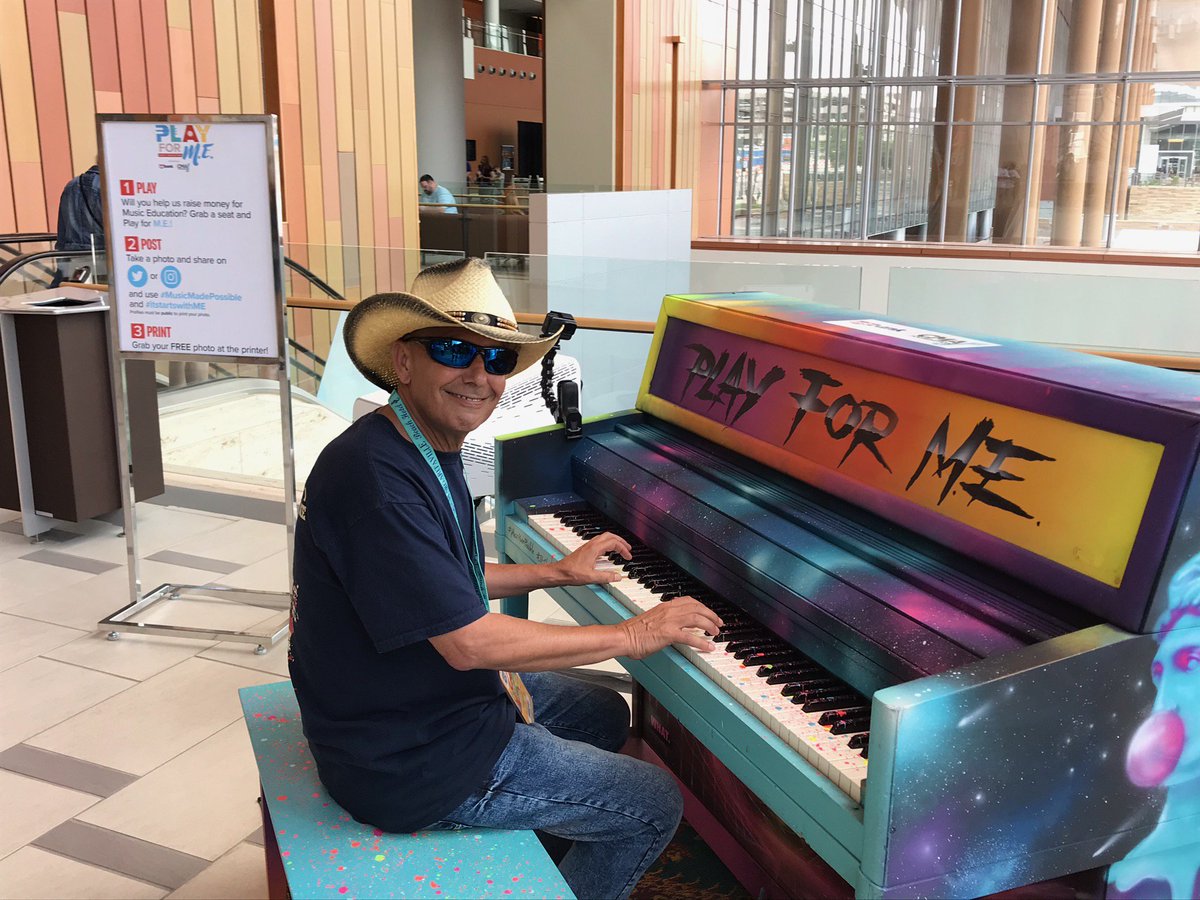 dedundra's tweet photo. #musicmadepossible
#itstartdwithME https://t.co/5JcKWARTHK