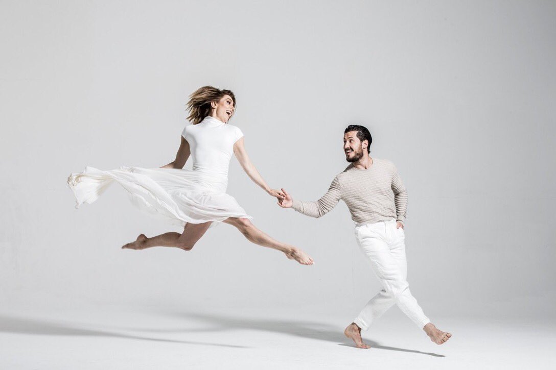 самые красивые танцы во всём мире. современные танцы. танцующая девушка. простые красивые танцы. лапа хапа.