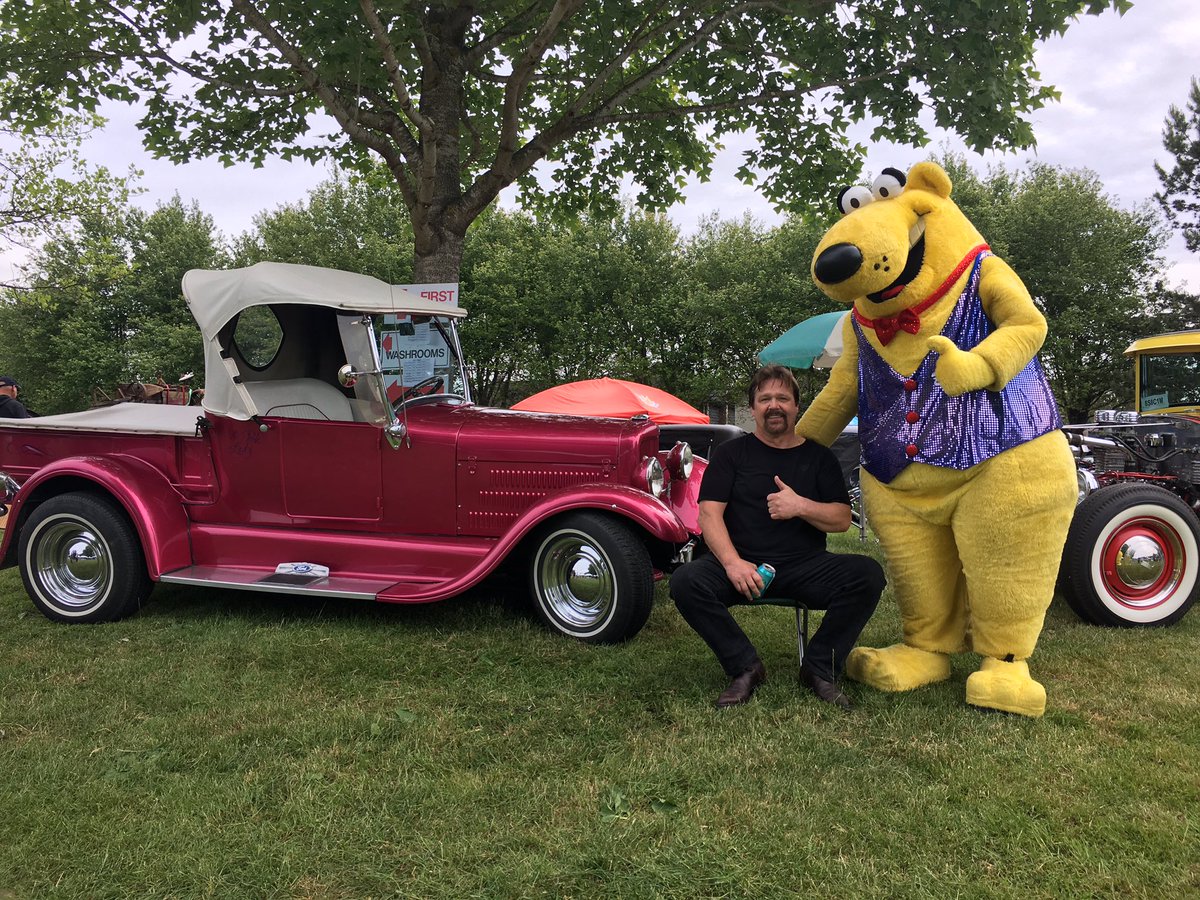 Bumper Bear is at #SockeyeRun Car Show &amp; Shine in #RichmondBC. #CamClarkFordRichmond &amp; #ApplewoodNissan are onsite with their EV lineup. #ShareGoodCarma