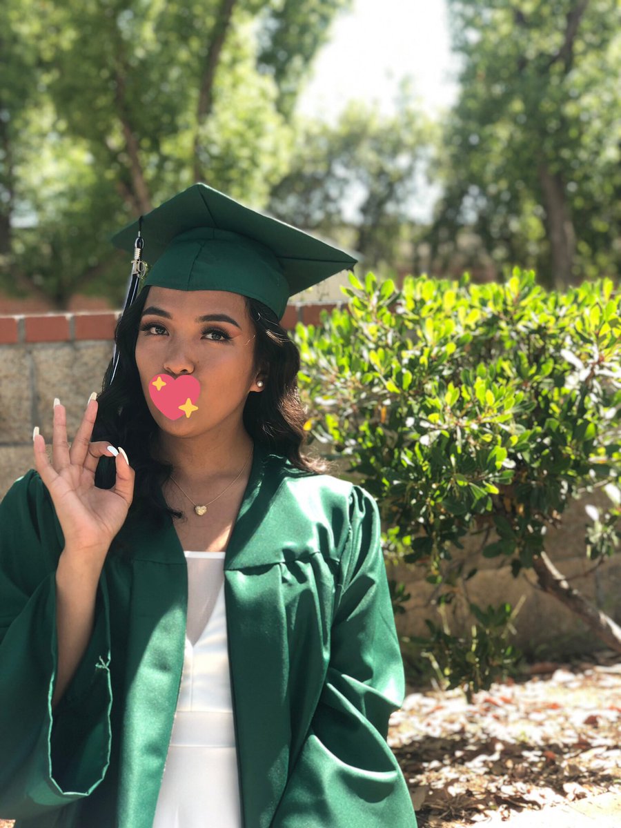 xicoticc's tweet photo. Tassel was worth the hassle 🎓 https://t.co/31XvhyaqSJ