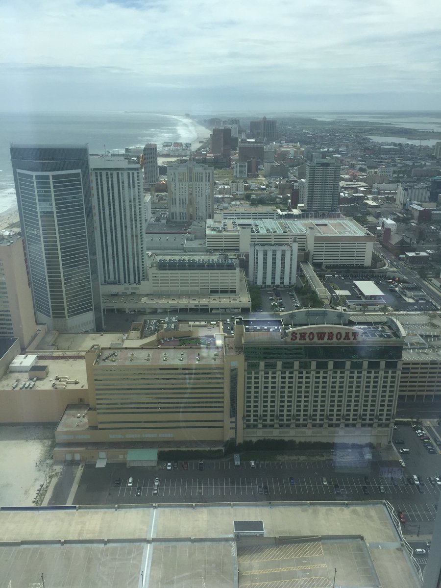 Honky275's tweet image. Views of the casino strip &amp;amp; Steel Pier from our room at @TheOceanAC #43rdfloor #suitelife #killerview