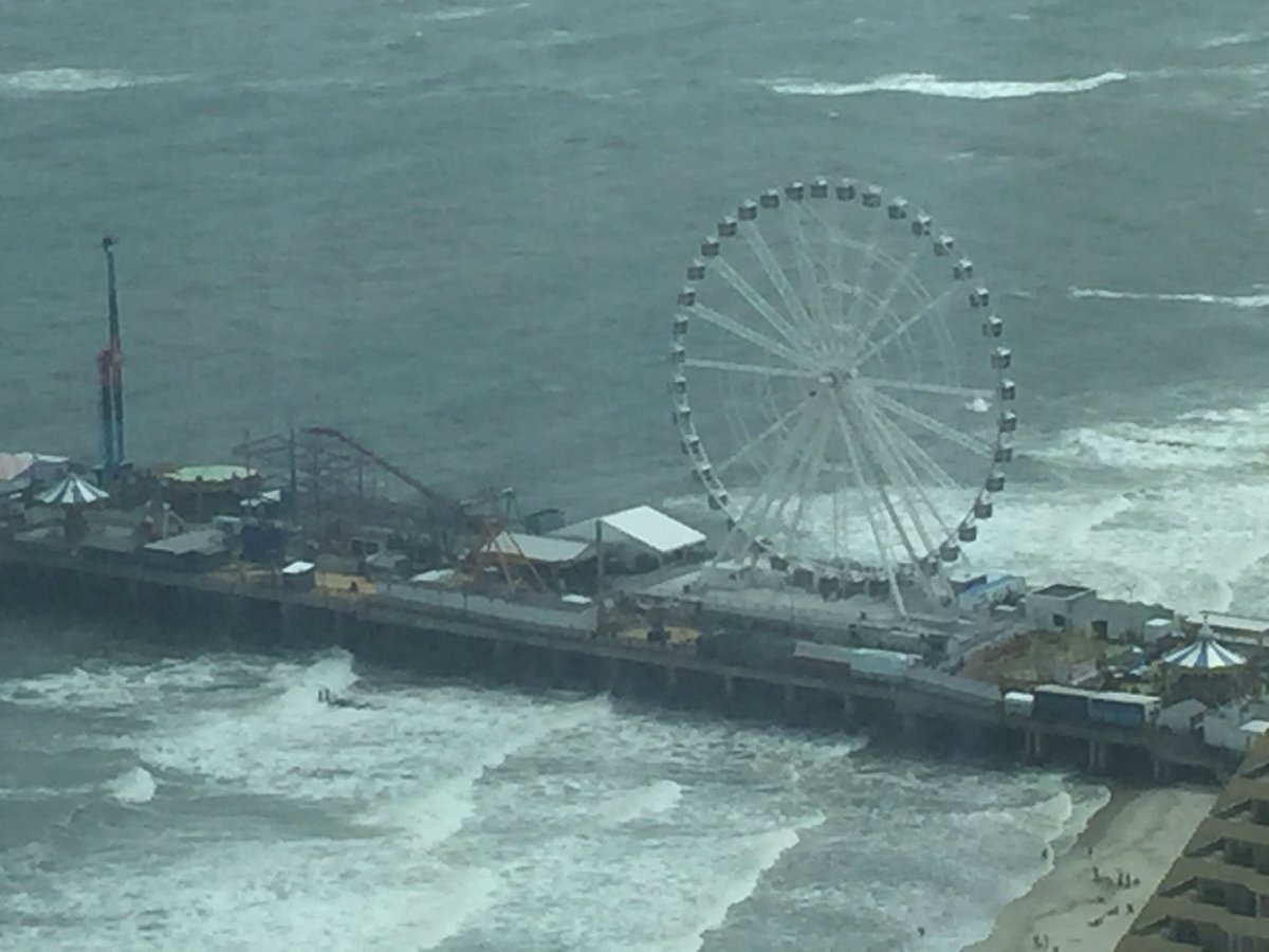 Honky275's tweet image. Views of the casino strip &amp;amp; Steel Pier from our room at @TheOceanAC #43rdfloor #suitelife #killerview
