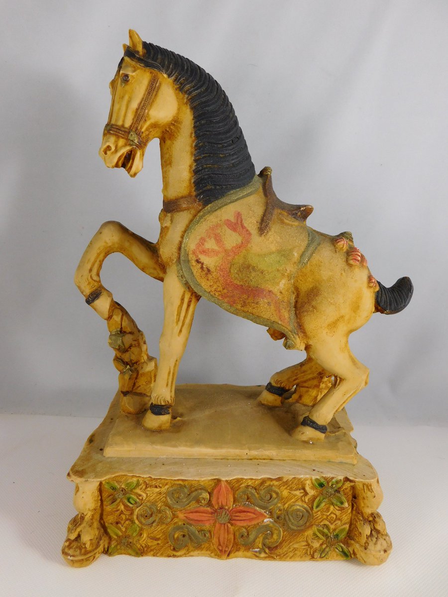 chienchineur62's tweet photo. STATUE SCULPTURE VINTAGE CHEVAL EN RESINE HAUT  28CM  DECO ETHNIQUE  NLM6  https://t.co/5EUcAi79a1 via @eBay https://t.co/zVV38kboog