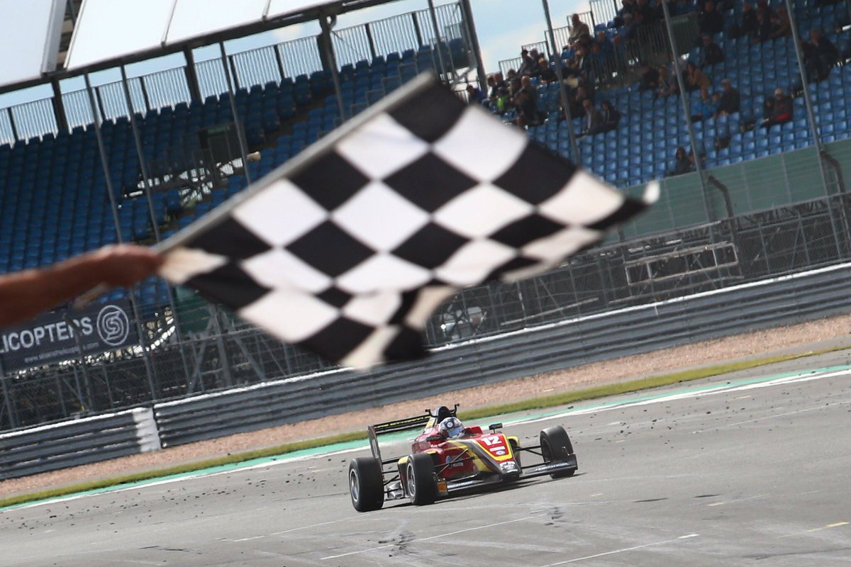 ayrton_simmons's tweet image. YESS!! What a way to end the weekend with my first @BRDCBritishF3 win! It is also @CDR_F3RaceTeam ‘s first win, I am incredibly proud of this team and couldn’t thank the hard work enough. Race 2 was also awesome coming from P17 to finishing P5. Roll on the next one 👊🏻 #P1 #red12