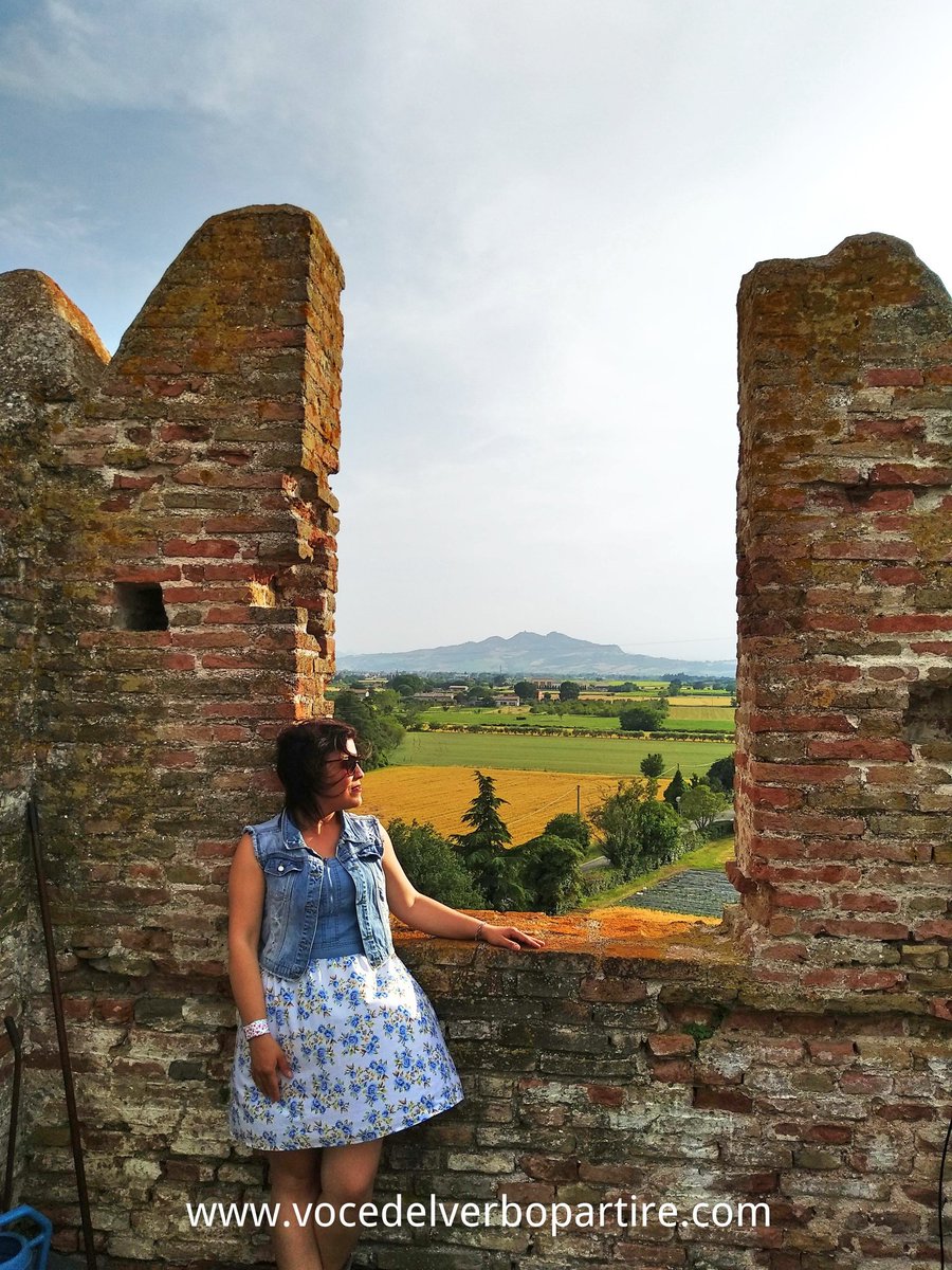 VoceDelVerboPar's tweet photo. A pochi km da Santarcangelo di Romagna,sorge un'antica torre del 300,trasformata in abitazione e in laboratorio di ceramica!Debora Carlini qui vive e crea opere d'arte.E in occasione di @ItacaFestBO ha aperto le porte del suo magico mondo.
#mediapartner #aitbitaca #festivalitaca https://t.co/9lnVZWPDVy