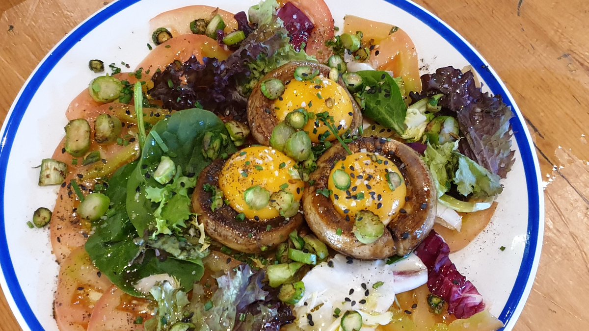 Así ha sido la ensalada que hemos disfrutado un amigo y yo #Sevillahoy en <a href="/LaEscondida_Sev/">La Escondida</a>