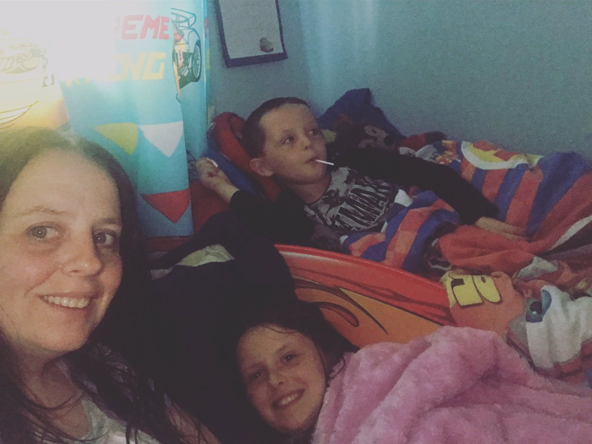 gaynorprice109's tweet photo. Gars working nights so me and the kids are cwtched up in Dexs room watching @starwars #neverseenitbefore #dexslovesit #dontgetit🤷🏻‍♀️😂 https://t.co/BTMeskYBCl