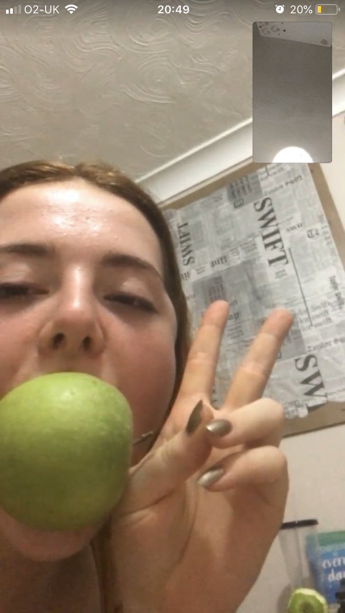 bfiaflvinyl's tweet image. bite off an apple right from your fridge @juliamichaels