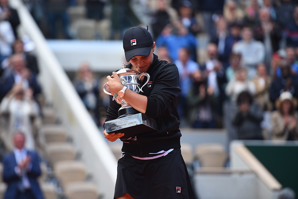 alphaxbet's tweet photo. Félicitations aux 2 vainqueurs de cette édition #RG19 : @RafaelNadal &amp; @ashbar96 🏆👏

Et à l'année prochaine @rolandgarros 😘

#TeamParieur #RolandGarros https://t.co/U3uRl9UKaG