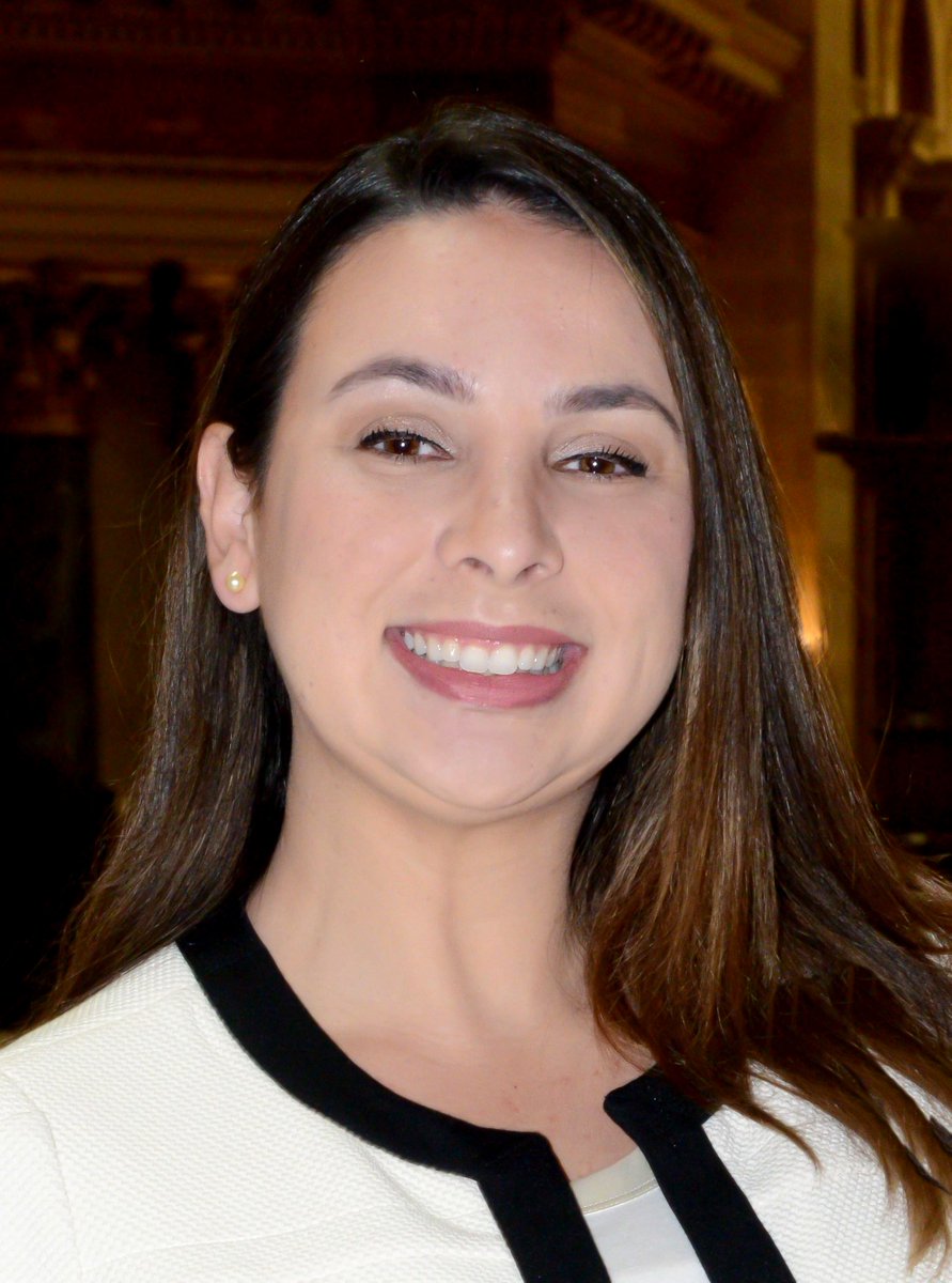 StateBarofWI's tweet image. Congrats to #ProBono Attorney of the Year, Talita Bornholdt of Madison! The award, recognizes outstanding pro bono service. Bornholdt logged 279 hours volunteering with the Immigration Legal Services program at the Catholic Multicultural Center @CMCMadison in Madison.