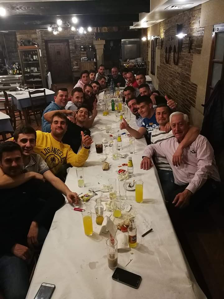 E por último e non menos importante dar as  grazas tamen a afección, socios, e colaboradores, toda a xente que axudou a que foramos adiante e deu o seu apoio e ánimo, moitas grazas a todos.
Ahora e momento de descanso do cal volveremos con todas as gañas e ilusión.
#ForzaMeira 💙