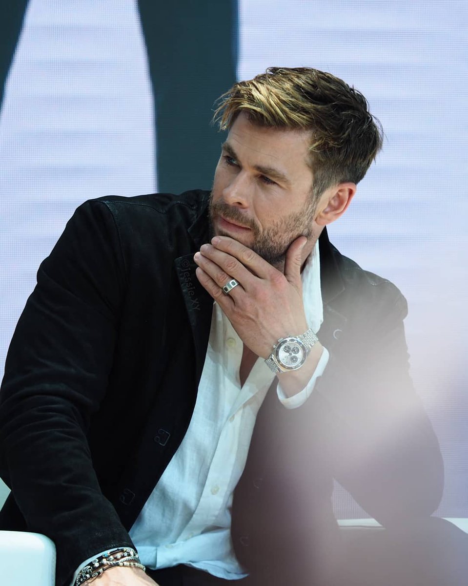 CHRIS HEMSWORTH fan tweet media