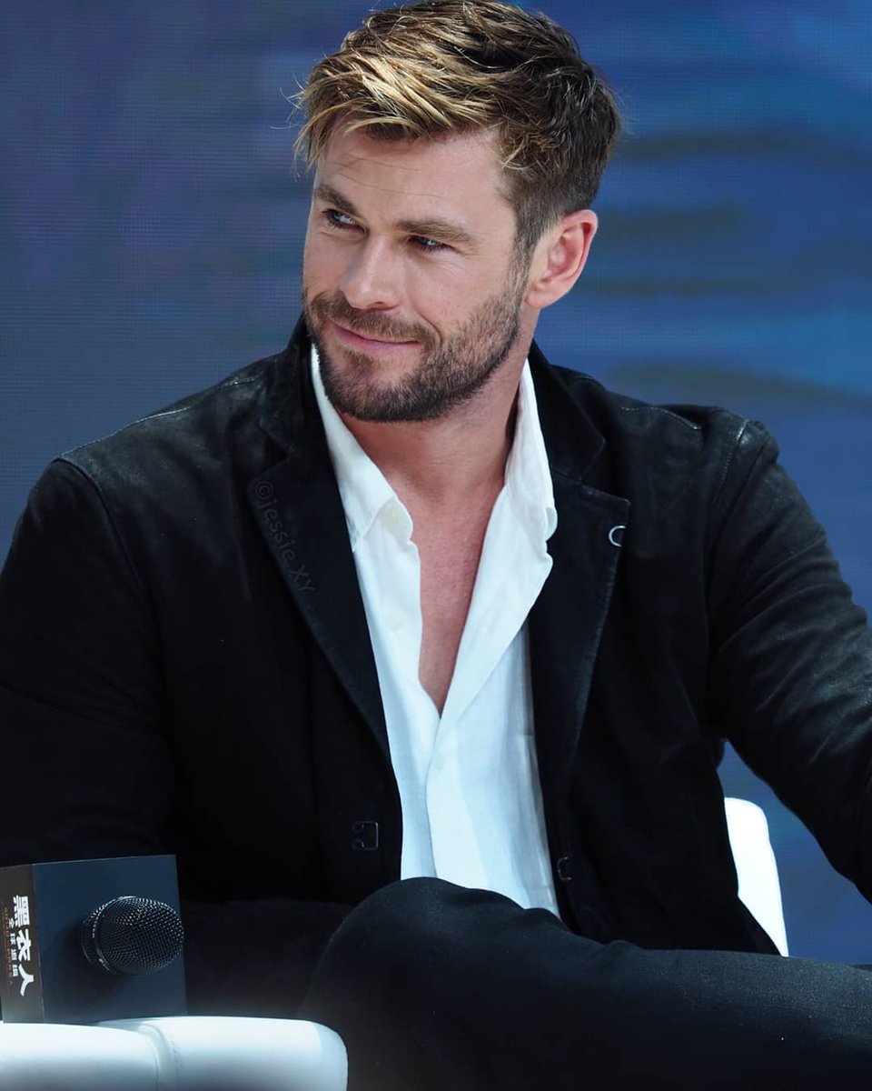CHRIS HEMSWORTH fan tweet media