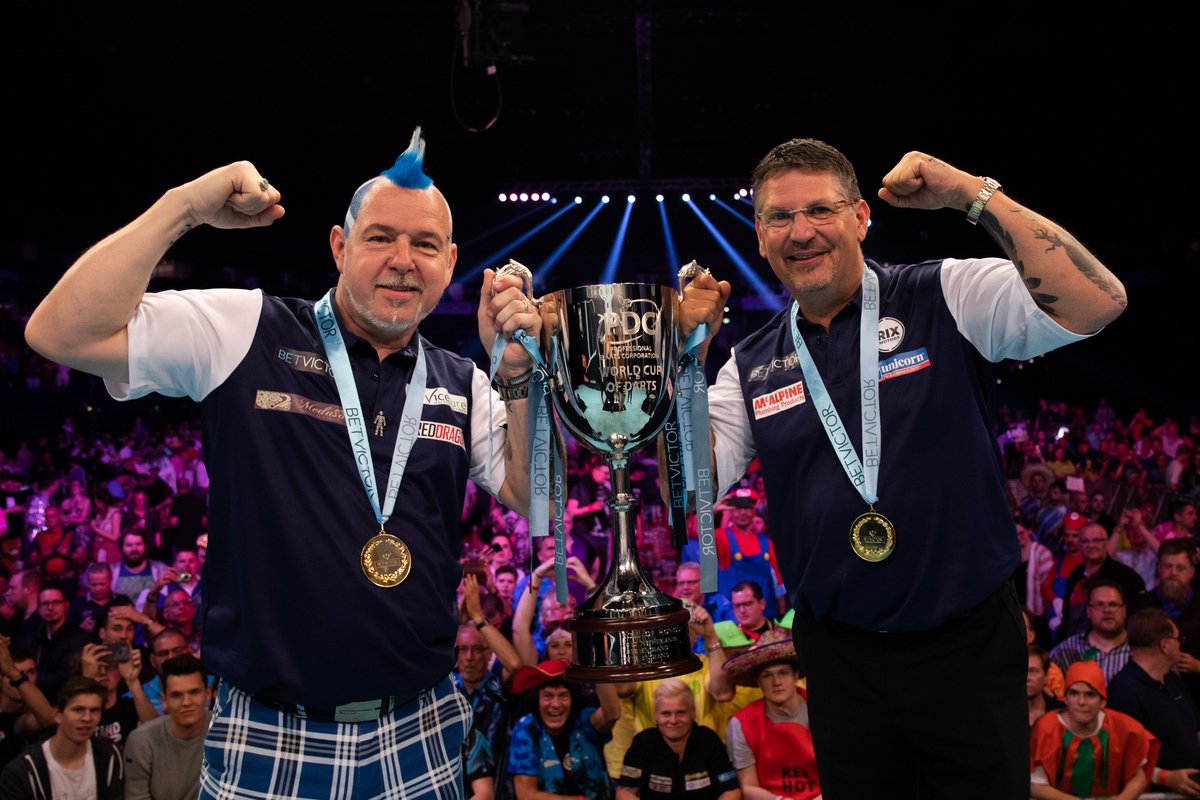 OfficialPDC's tweet photo. Your 2019 @BetVictor World Cup of Darts Champions - SCOTLAND!

Superb stuff from @GaryAnderson180 and @snakebitewright 🏆

#BVDarts https://t.co/QLM1srCHfS