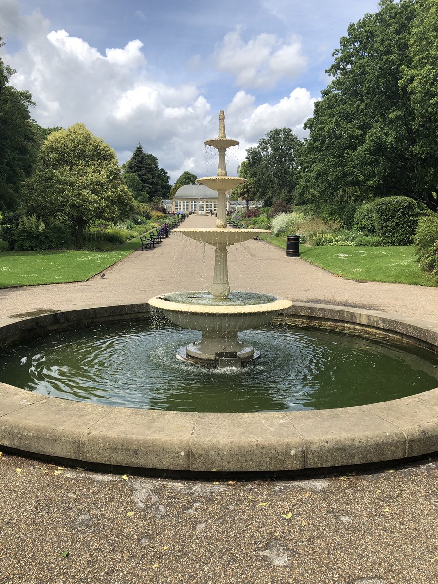 Started the day with breakfast at Harvester and then a walk around Sheffield Botanical Gardens #sheffield #sheffieldbotanicalgardens #sheffieldissuper #sheffieldpark #sheffieldcity #sheffieldbloggers #fountain #flowers