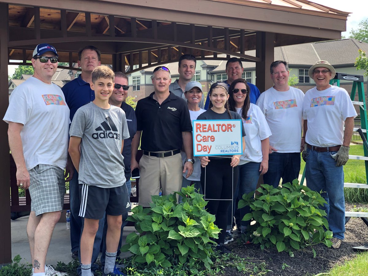 cciircentraloh's tweet photo. CCIIR helps to beautify Homeport's Eastway Village on Realtor Care Day, June 5, 2019.#cciircentraloh #Realtorcareday https://t.co/ULCIA1MLlk