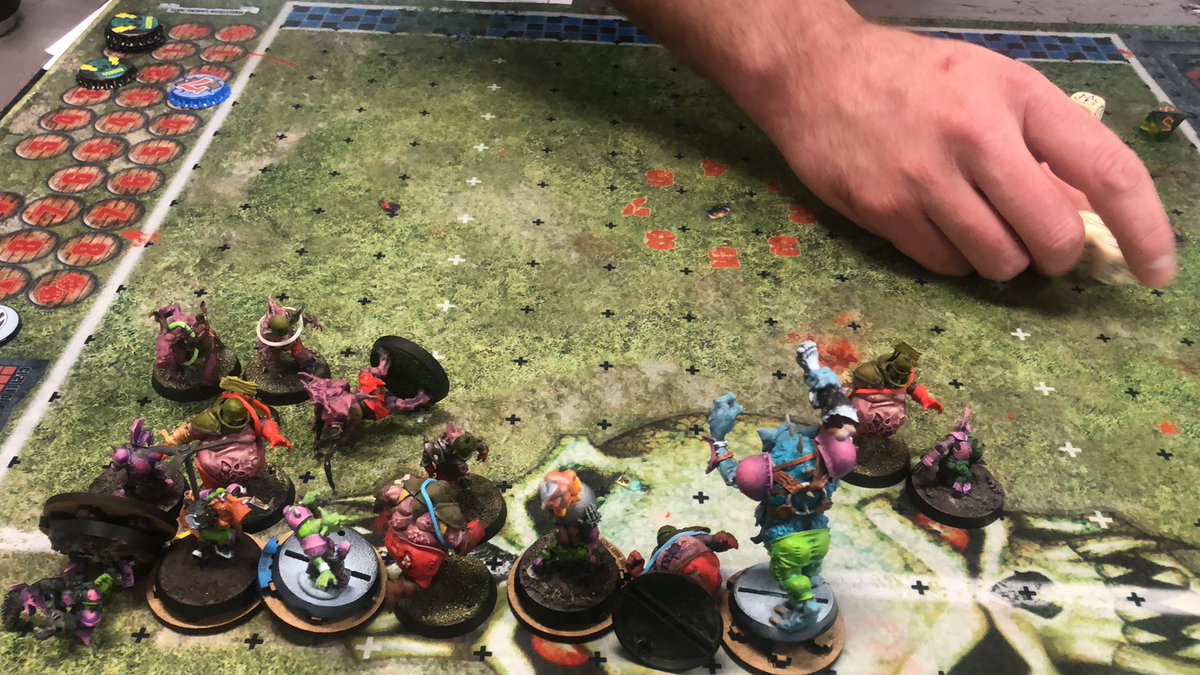 Round 5 #powtown Nurgle beating on goblins trying to hold on D