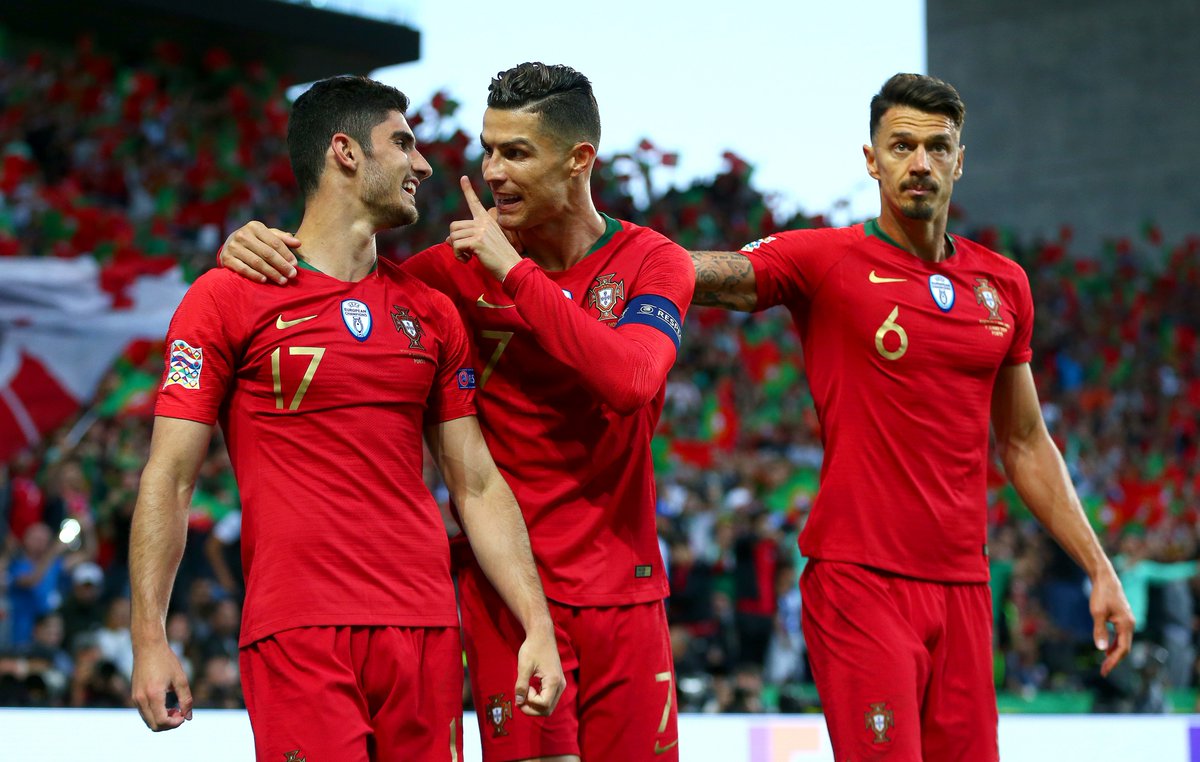 Guedes y Cristiano festejan el gol de Portugal (Foto: UEFA).