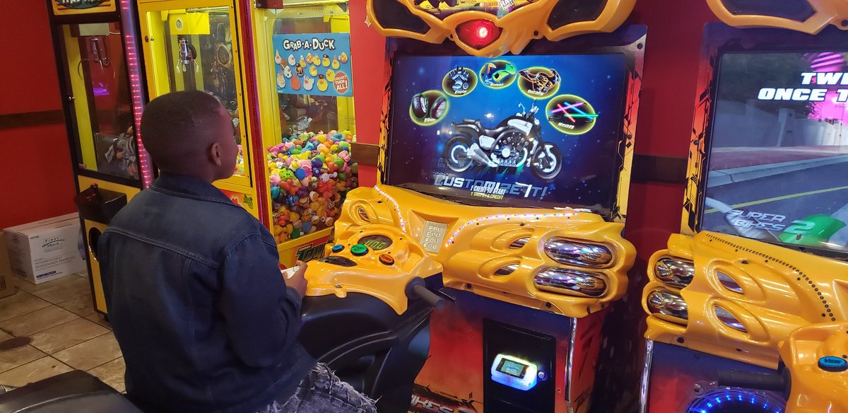 Mr_Educated10's tweet image. Today we celebrated our Safety Patrols, Student Council Association, and National Elementary Honor Society with a token of love for their dedication and committment to our school and community this school year.We have some amazing kids.❤ @ChimborazoES #movie #jumpology #StevieB.