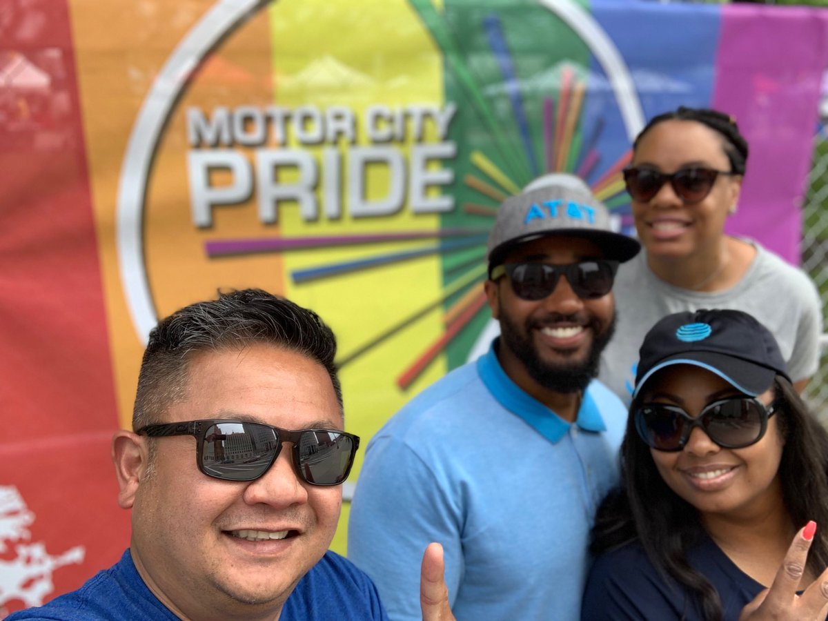 Motor City Pride 2019 Day 2 🌈🌐<a href="/Samer_Kawash/">Samer Kawash</a> <a href="/shawnglinski/">Shawn Glinski</a> @brianjshay <a href="/DemetrusHayes1/">Demetrus Hayes</a> @OliviaLeGLM <a href="/shawnglinski/">Shawn Glinski</a> <a href="/gigem96r/">Ray Aguirre</a> <a href="/GreaterLakesMkt/">Greater Lakes Market 🌊</a> #WeAreGLM #PaintCentralBlue