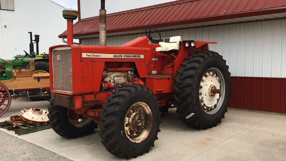 MachineryPete's tweet photo. Video of 1969 Allis Chalmers 220 FWD (Experimental, 1st FWD made!) selling for new record price on collector auction in Indiana yesterday: https://t.co/Yb6UequHE2 https://t.co/KEAkrwkzaV