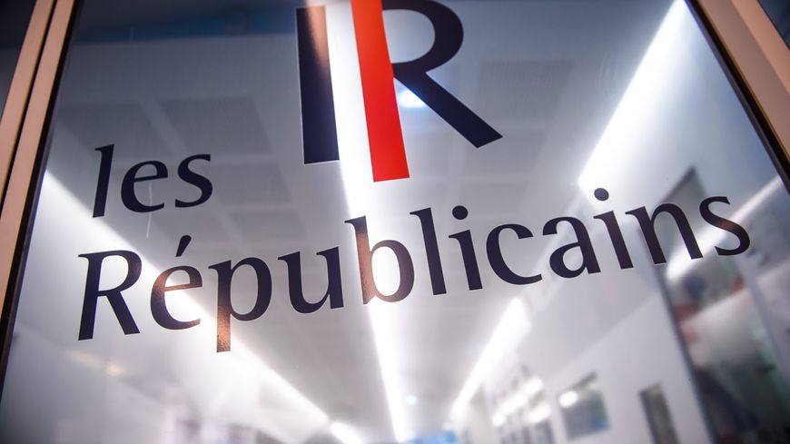 __Verlaine__'s tweet photo. Tous les médias annoncent que #LR est mort, qu'ils se détrompent, la base militante est présente. Nous serons là, nous attendons l'élection du prochain président sereinement et inutile d'essayer de nous convaincre de quitter notre parti, on restera fidèle jusqu'au bout 💪 https://t.co/eIm6HKWTw6