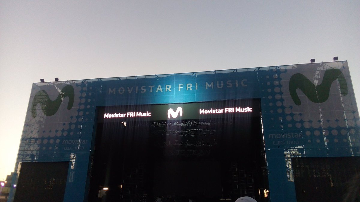 CircoElastico's tweet photo. @FitoPaezMusica arranca el frimusic con el más grande, gracias @MovistarArg https://t.co/uviFJgNdgD