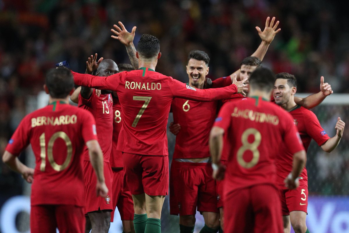 Portugal schnappt sich den ersten Nations League Titel. Die Portugiesen siegen gegen die Niederlande verdient mit 1:0.
Goncalo Guedes erzielt den Sieg-Treffer. #NationsLegue #ChristianoRonaldo #JuventusTurin