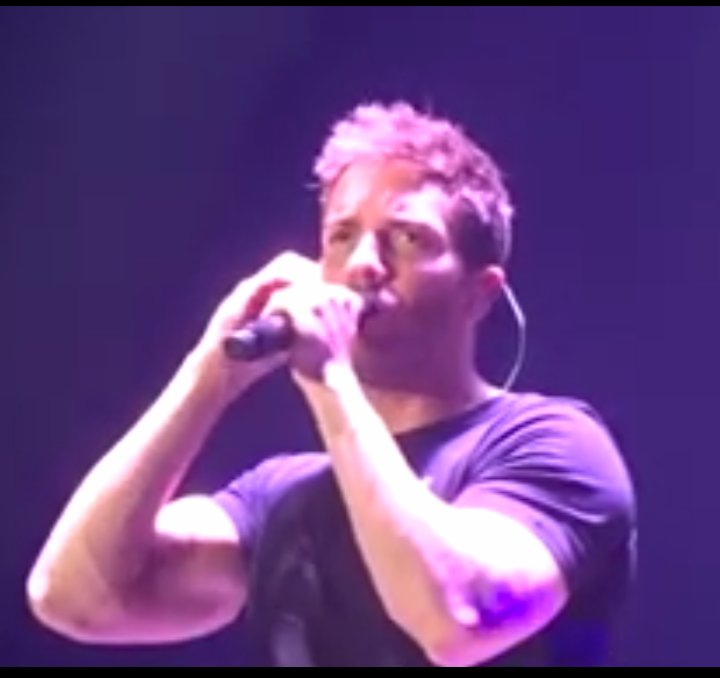 perdut99's tweet image. Y hoy hace un año celebrabas tu 2° @PalauSantJordi 
Otro regalazo,otro llenazo como siempre,porqué tú nunca defraudas,te comes el escenario sin necesidad de parafernalias innecesarias. Tratándose de tí todo fluye por si solo @pabloalboran 
#ElTourPrometoSeraEterno