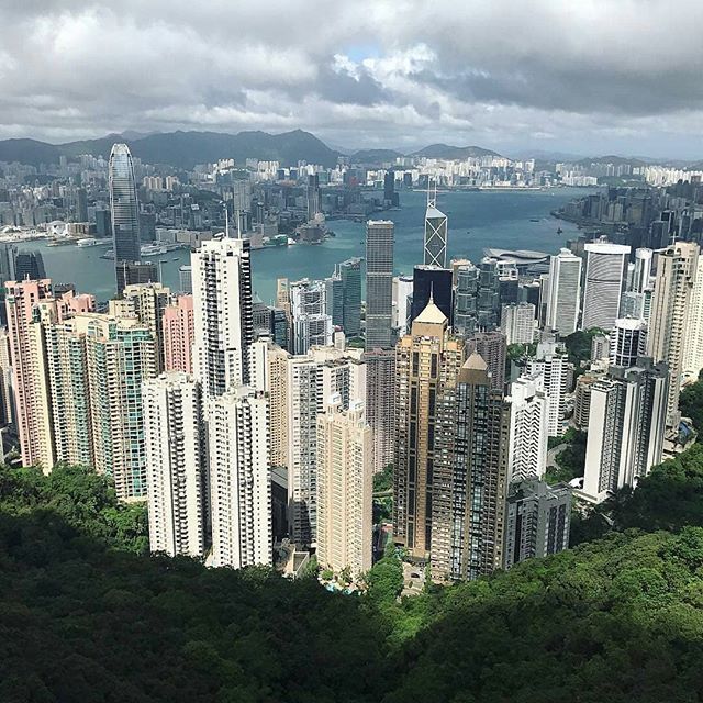 ExpatFocus's tweet photo. A beautiful vista of Hong Kong via @brokeinthebigsmoke - have you explored this city yet?
(Ps. To be featured on our feed, make sure you tag us in and we will feature our favourites!)
.
.
.
#ExpatFocus #expatlife #travel #expat #global #digitalnomad #wor… https://t.co/fuZxQDWS7Y https://t.co/80ZbSpFMM6