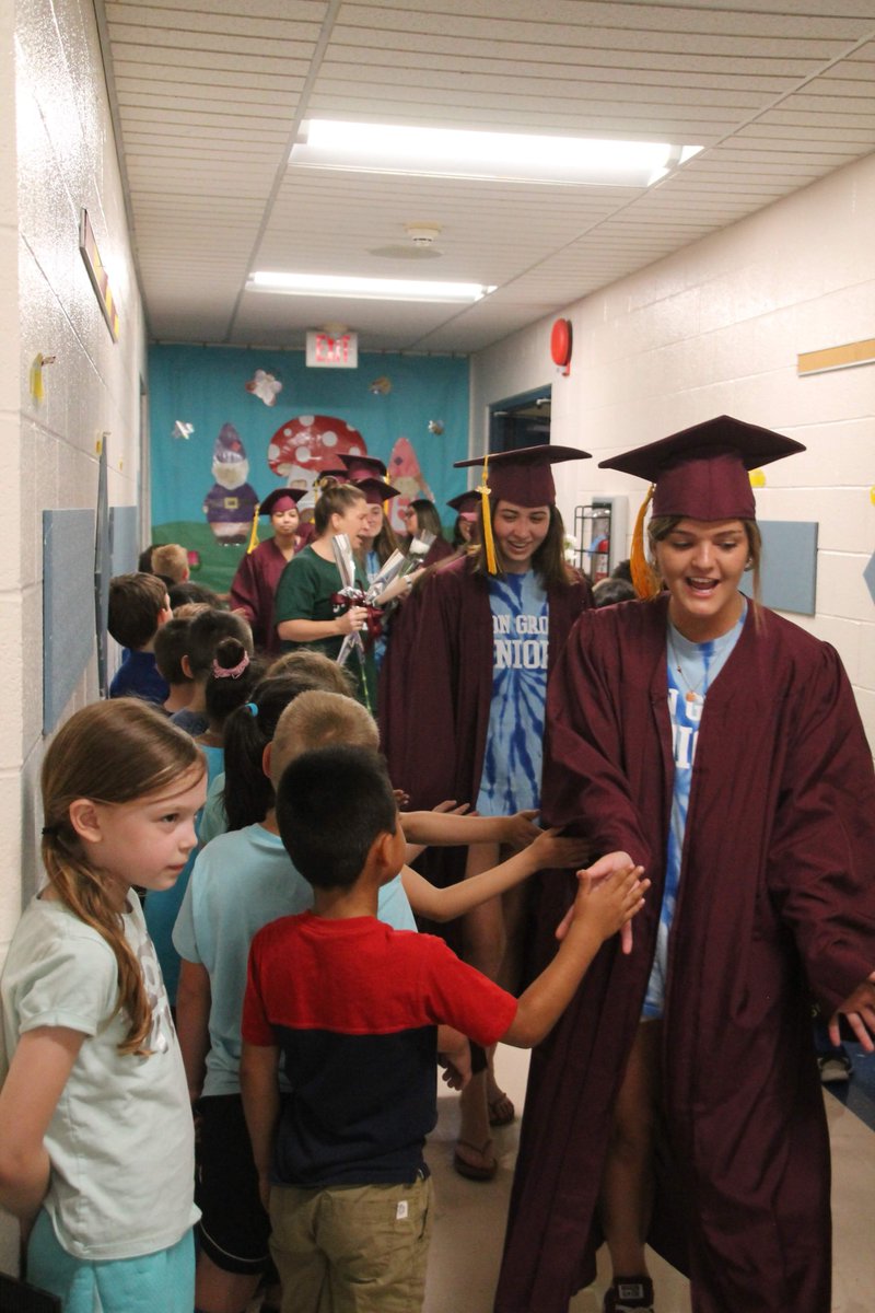 AvonGrove_HS's tweet photo. Friday's "Senior Walk" was fantastic @agclass19! Two more days until #graduation! #AGPride https://t.co/pwLxnUV9bO