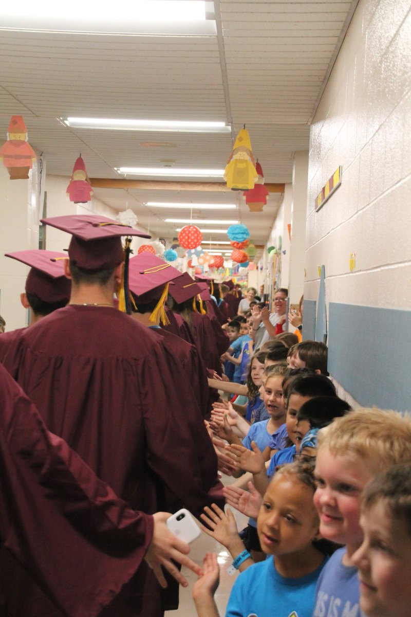 AvonGrove_HS's tweet photo. Friday's "Senior Walk" was fantastic @agclass19! Two more days until #graduation! #AGPride https://t.co/pwLxnUV9bO