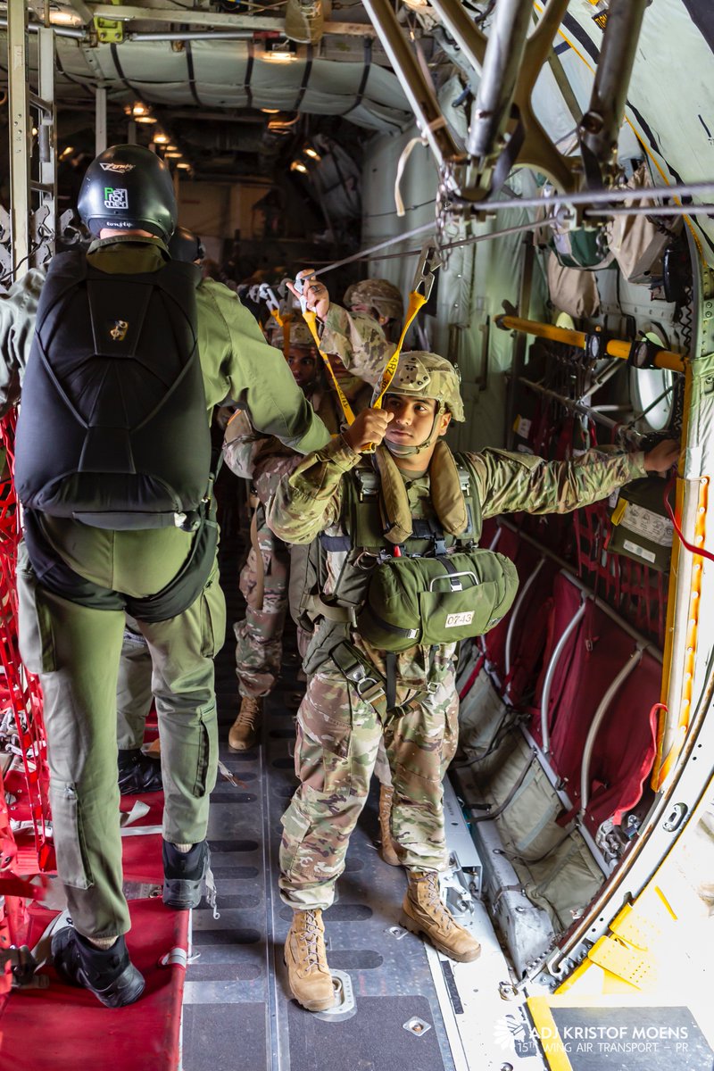 Today we've had the honor of taking soldiers from various @USArmy #Airborne units to the skies above the #IronMike dropzone near #SaintemèreÉglise were they jumped out to commemorate #DDay75. @BeAirForce @82ndAirborneOP @173rdAbnBde 🇧🇪