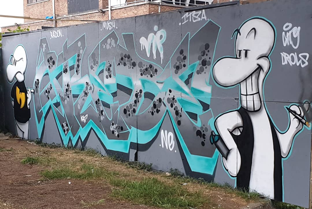 itsonthewalls's tweet photo. Today's sprays. Thanks to Billy @vipgraffitipaint #vipgraffiti #vipgraffitipaintshop #vip #londongraffitti #graffitilondon #london #graffletters #graffcharacter #spraycan #graffiti #crede #ne #necrew #noego #bone #phonybone #smileybone https://t.co/KcG9e87iZu