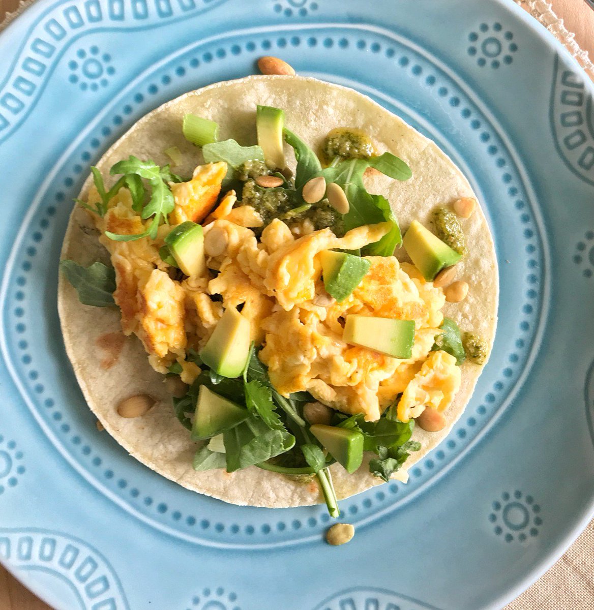 LizWeiss's tweet photo. #AD Eggs for Dinner is easy, nutritious, and budget friendly, so try these build-your-own Scrambled Egg Tacos with Cilantro Lime Pumpkin Seed Drizzle @EggNutrition #eggenthusiast #eggsdinner https://t.co/9aftisaSZz https://t.co/k0mpWyz4nl