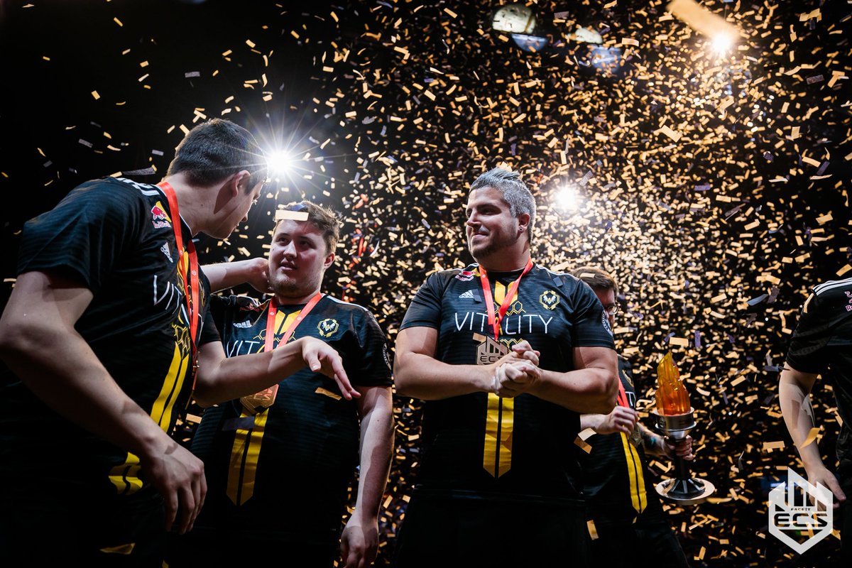 joebradyphoto's tweet image. #ECS7 Champions! // @TeamVitality
