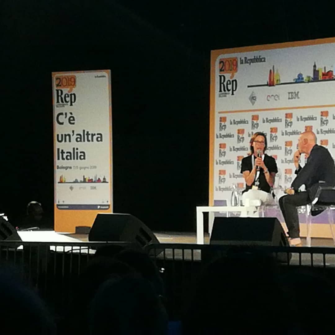 Ilaria Cucchi, Mimmo Lucano.

Una carezza per l'anima in mezzo al veleno, all'odio e alla puzza di marcio.

La sensazione che finché c'è gente come loro un futuro diverso è possibile.

#ilariacucchi #mimmolucano #Bologna