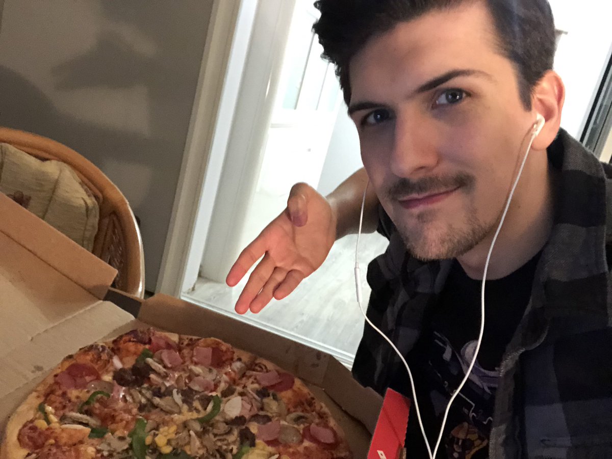 GAMEHinckley's tweet photo. That’s all folks! Some super exciting announcements like #ProjectScarlett & #LegoStarWarsTheSkywalkerSaga and news on #Gears5, #GamePassUltimate & #HaloInfinite. Thanks for joining me, I’m going to enjoy my pizza now.
Let us know your favourite moments! #E3 #XboxE3 #GAMEatE3 https://t.co/MrqdrrnkLp