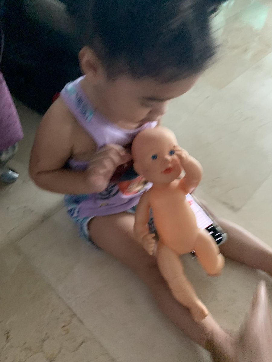 Eliasbaezd's tweet photo. Mi hija le gusta jugar con un “mi nene” según los depravados, debo quitárselo y darle un camión de varón y quitarle el Derecho nato que ella tiene de inclinarse por ser Niña . Descerebrados mentales .? https://t.co/lMDM1d99sR