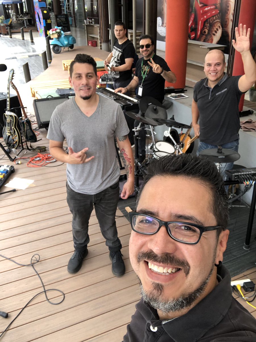 Calibre40CR's tweet photo. ¡Buen chivito en #PlazaTempo!  @estdodero @Jacko_Pinto https://t.co/EZZbHtMGp4