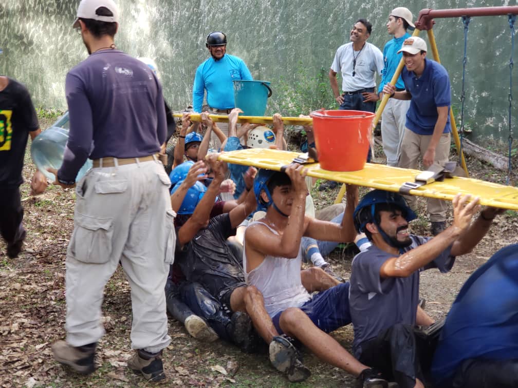 rescatehumboldt's tweet photo. #9Jun: Alumnos #ORH2019 desarrollando trabajo en equipo, como parte del módulo de Atención Pre Hospitalaria #APH #Formacion #Voluntarios #ORH #FamiliaHumboldt #Aspirantes
.@rescatehumboldt https://t.co/DC3HK8NObL