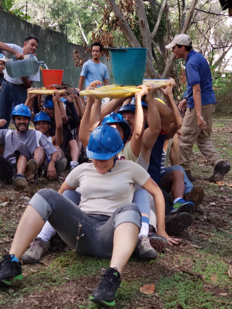 rescatehumboldt's tweet photo. #9Jun: Alumnos #ORH2019 desarrollando trabajo en equipo, como parte del módulo de Atención Pre Hospitalaria #APH #Formacion #Voluntarios #ORH #FamiliaHumboldt #Aspirantes
.@rescatehumboldt https://t.co/DC3HK8NObL