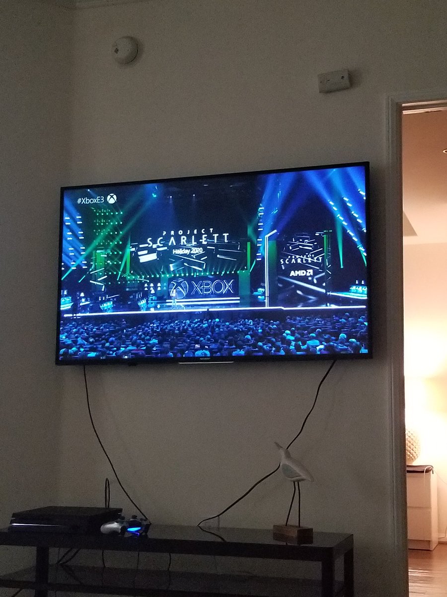 tclapstudios's tweet photo. #Xbox new console called #ProjectScarlett is set to release Holiday 2020. This includes a new game in the #Halo series! #masterchief #xboxe3 #e3 #e32019 #scarlett #gaming https://t.co/hHq7FjOGxK