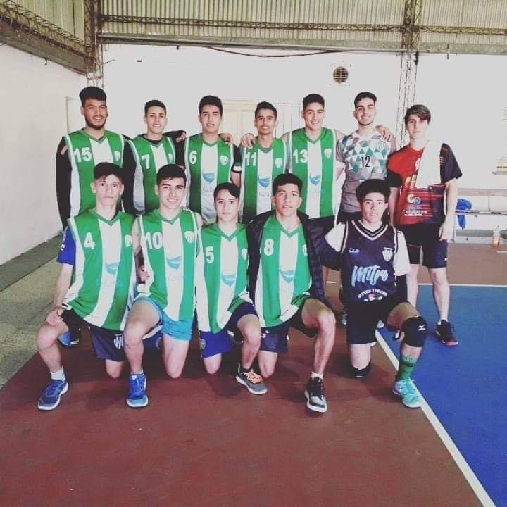 ClubMitreLG's tweet photo. ¡TERCER PUESTO PARA LA GALLARETA!

Los pibes consiguieron el tercer puesto en Voley Masulino.
El torneo se disputó en la localidad de Lanteri.
¡Felicitaciones! https://t.co/U6HxIuc3rq