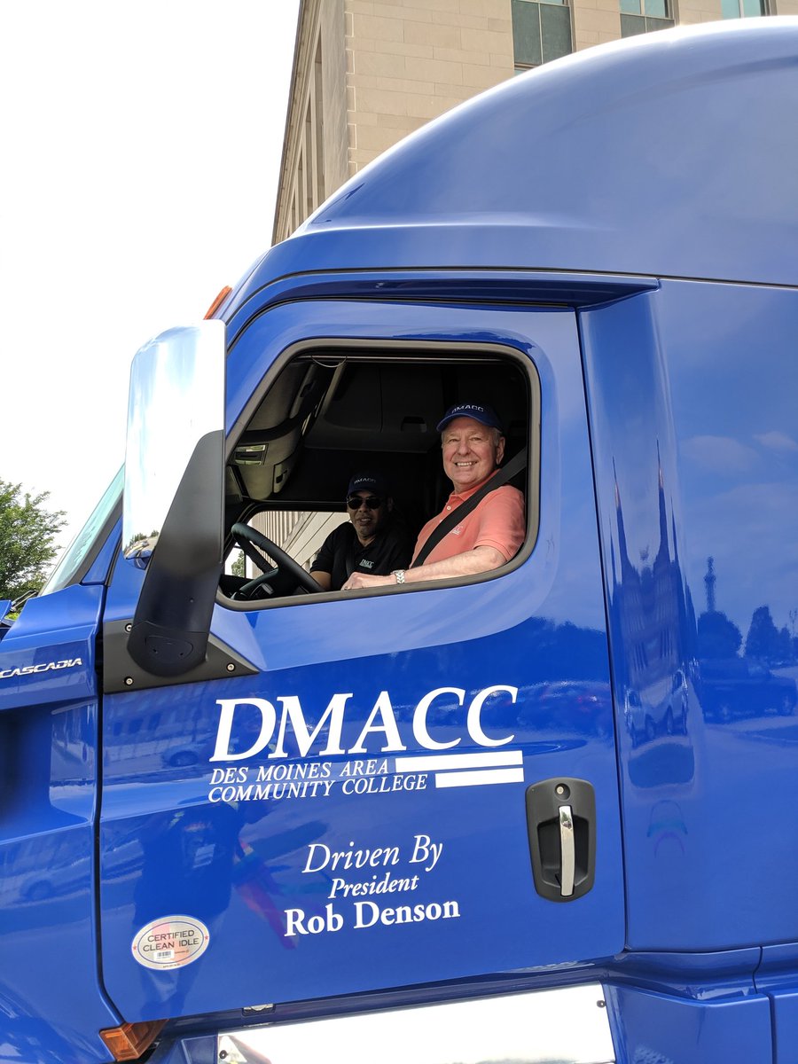 DMACCUrban's tweet photo. Did you celebrate #prideDSM with @DMACCNews #DMACCUrban GSA group?! Happy pride! π³οΈβπ @AnneHowsare https://t.co/H26YsbCG4K