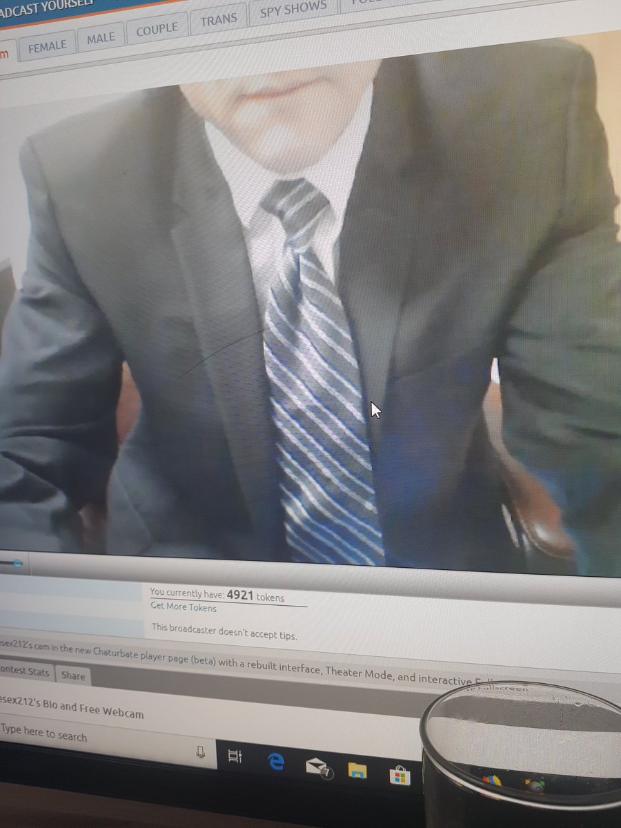 QueenQu41988152's tweet photo. My office slave!!!#findom #blackmail #mistress #domina https://t.co/i7SOSxLrfP