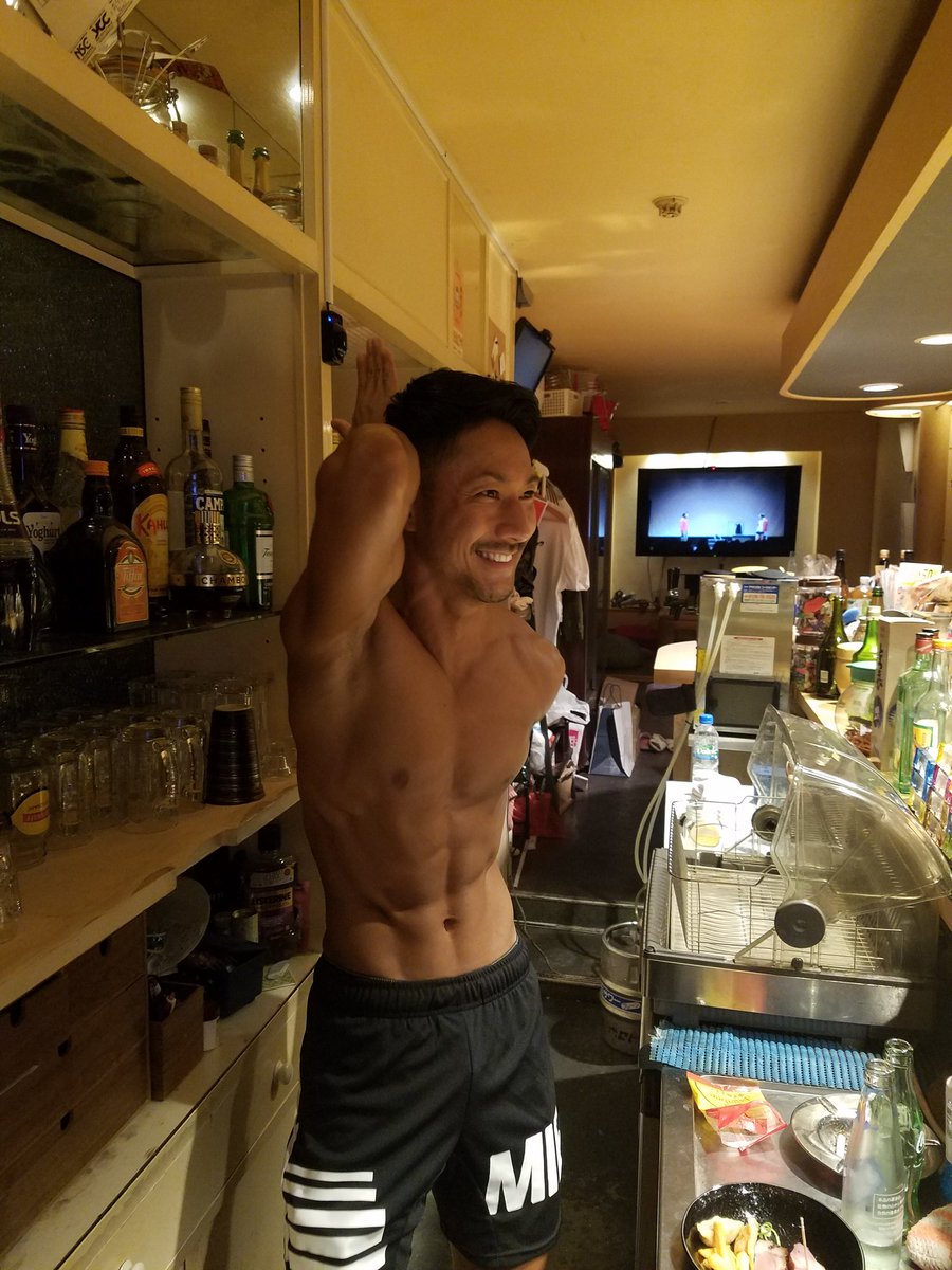 近藤 貴嗣 喜劇結社バキュン ズ げんばぁ ボディビルダーの木尾陽平 さんと2人でバーテンをやり 2時間3千円で飲み放題触り放題 ボディビルダーの木尾陽平さんも服を脱ぐ 撮影会など試行錯誤致しましたが僕のげんばぁ史上最低売り上げを記録しま 近藤 貴嗣 喜劇結社バキュン ズ げんばぁ ボディビルダーの木尾陽平 さんと2人でバーテンをやり 2時間3千円で飲み放題触り放題 ボディビルダーの木尾陽平さんも服を脱ぐ 撮影会など試行錯誤致しましたが僕のげんばぁ史上最低売り上げを記録しま